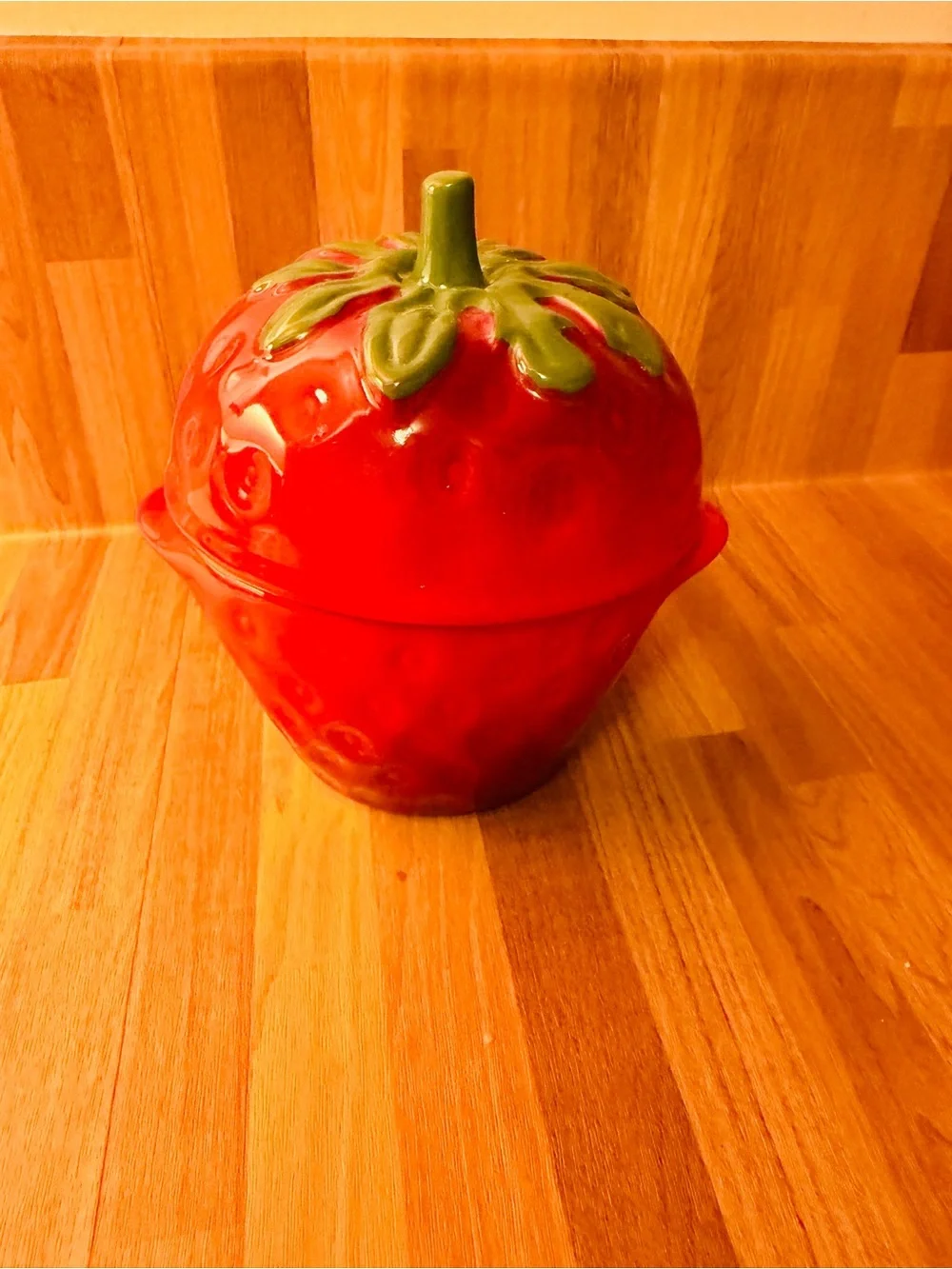 Le Creuset Strawberry Fruut Cocotte